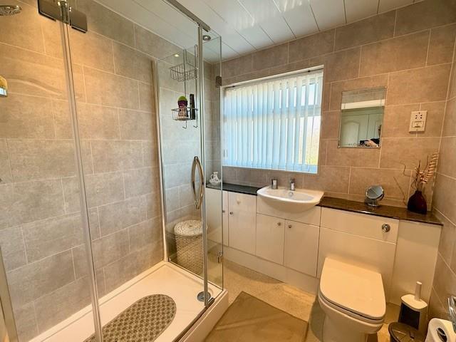 2 Birch Clo - Bath.jpg