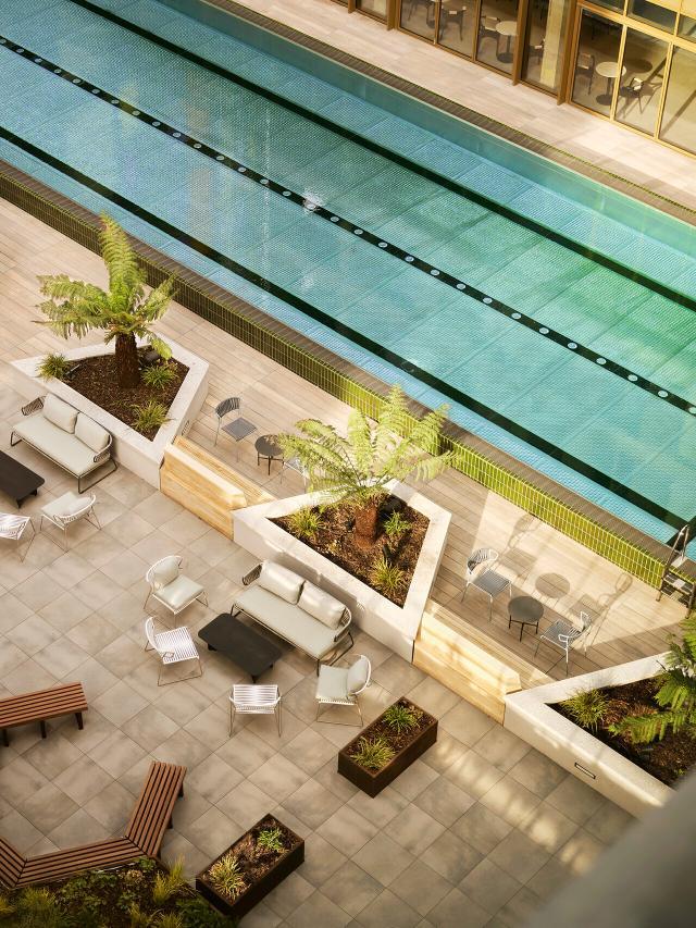 B4208f76d18b32625ad758653e9c