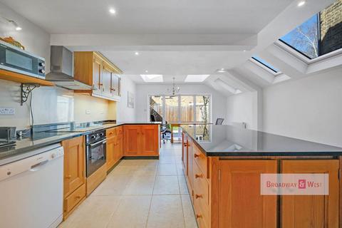 Claxton Grove, London, W6