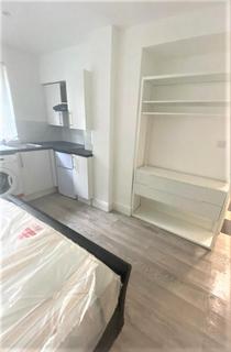 Studio to rent, Lancaster Road, London N4