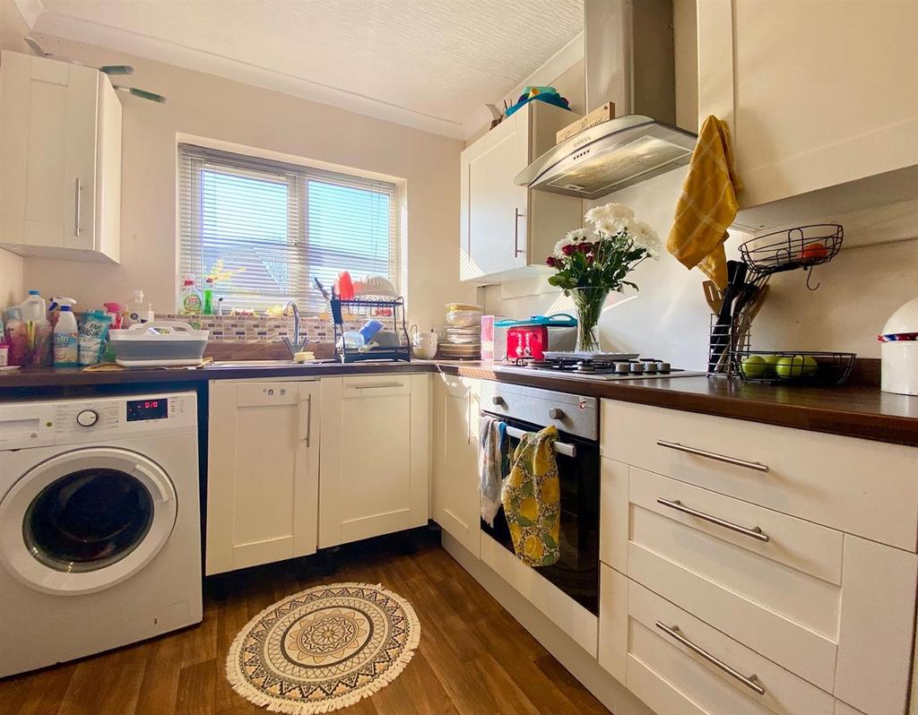 Kitchen 2.jpg
