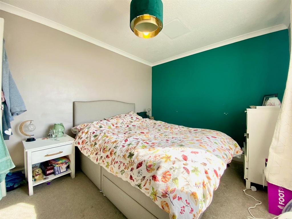 Bedroom 1 (1).jpg
