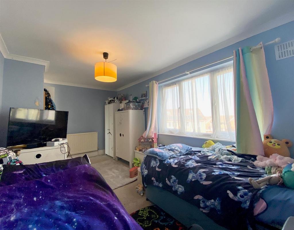 Bedroom 2 (2).jpg