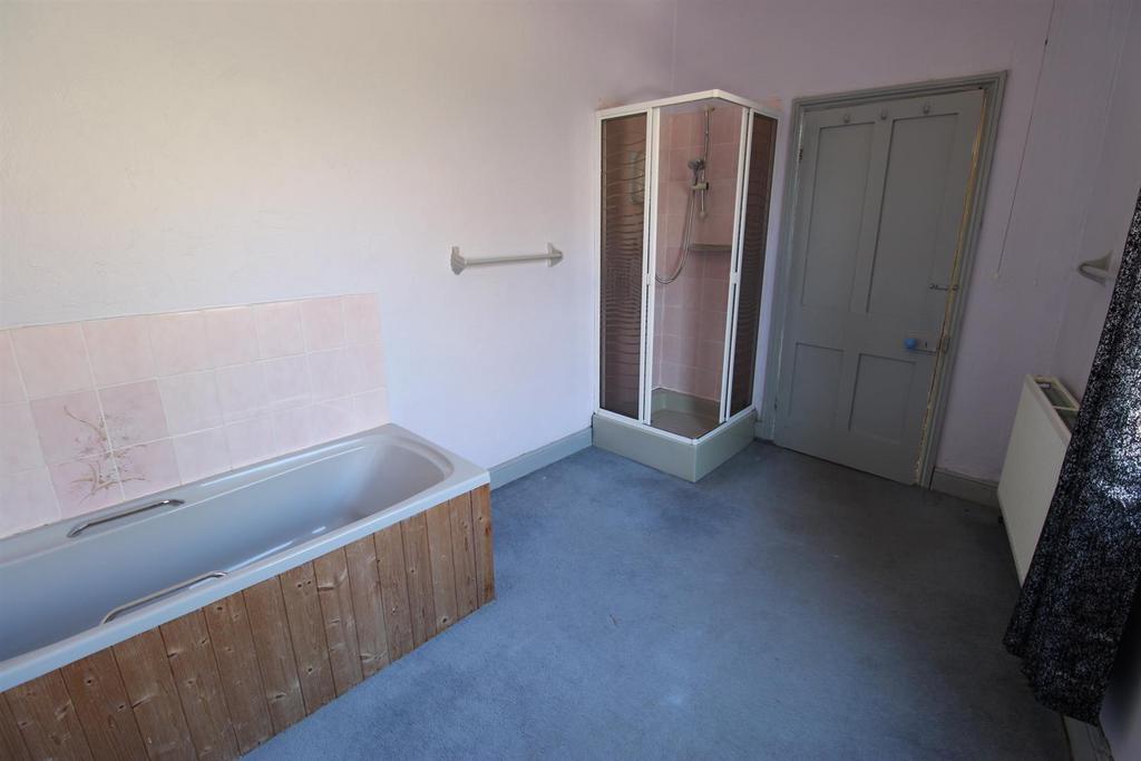 Bathroom 2.jpeg