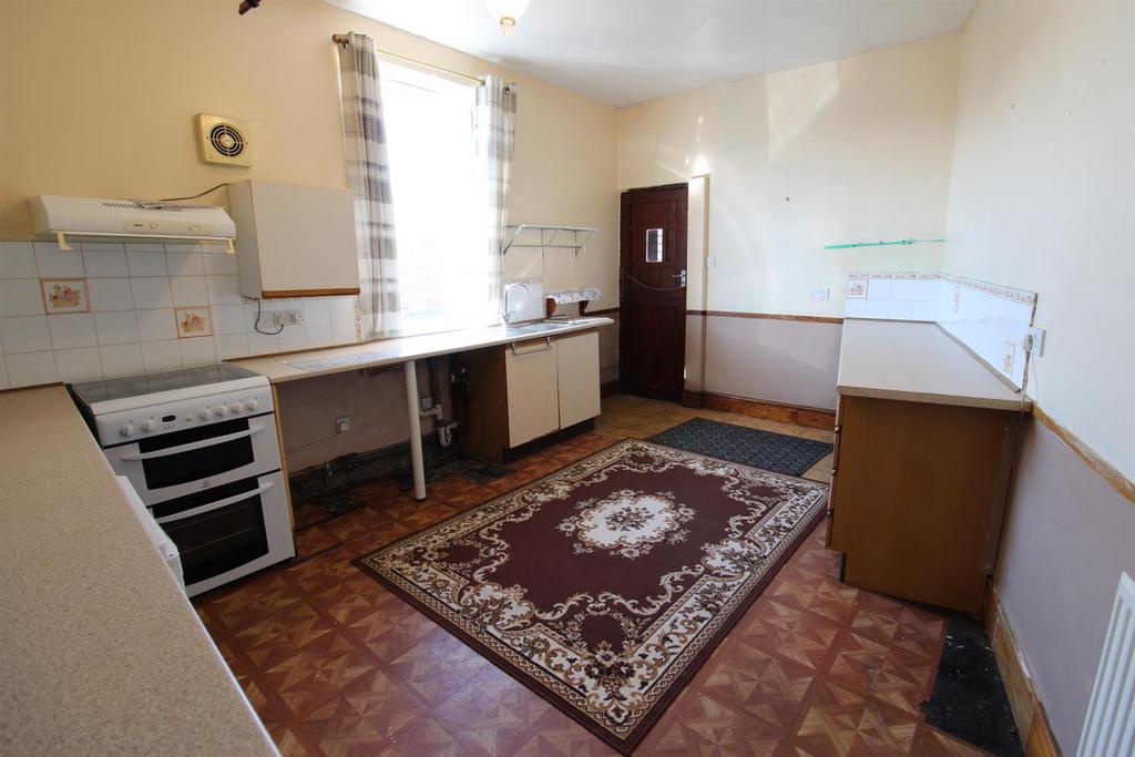 Kitchen 2.jpeg