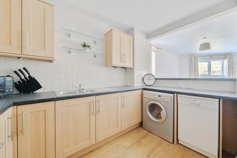 2 bedroom flat for sale, Chapel Fields, Godalming GU7