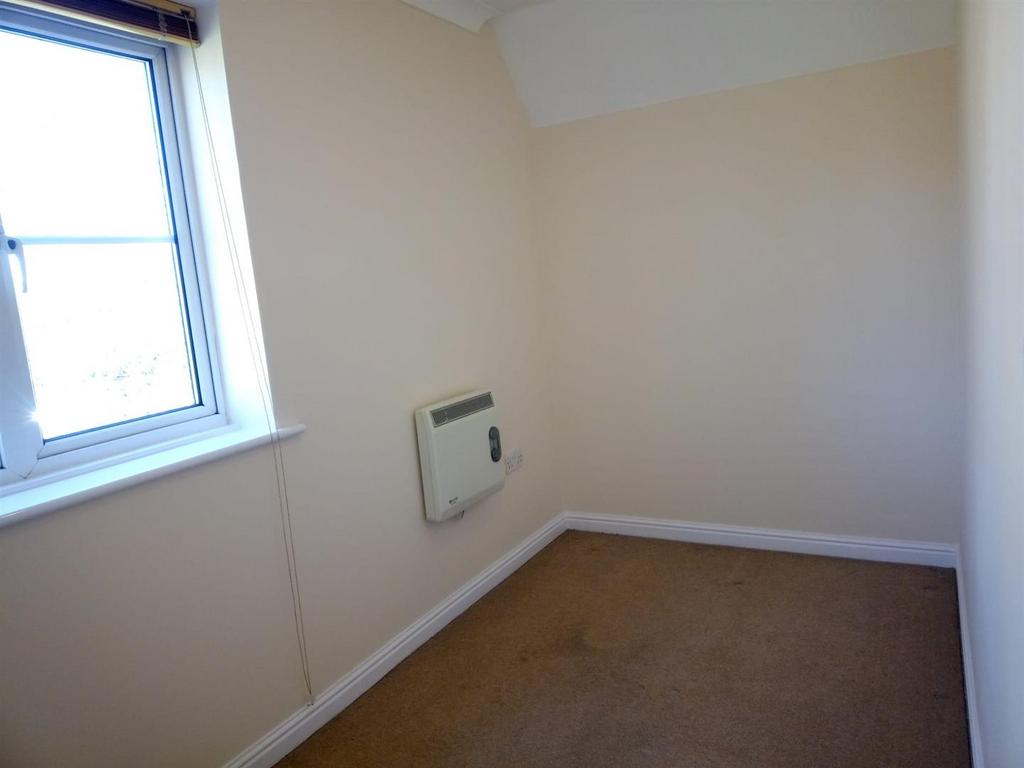Small bedroom1.jpg