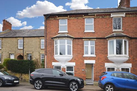 3 bedroom end of terrace house for sale, Grove Street, Raunds
