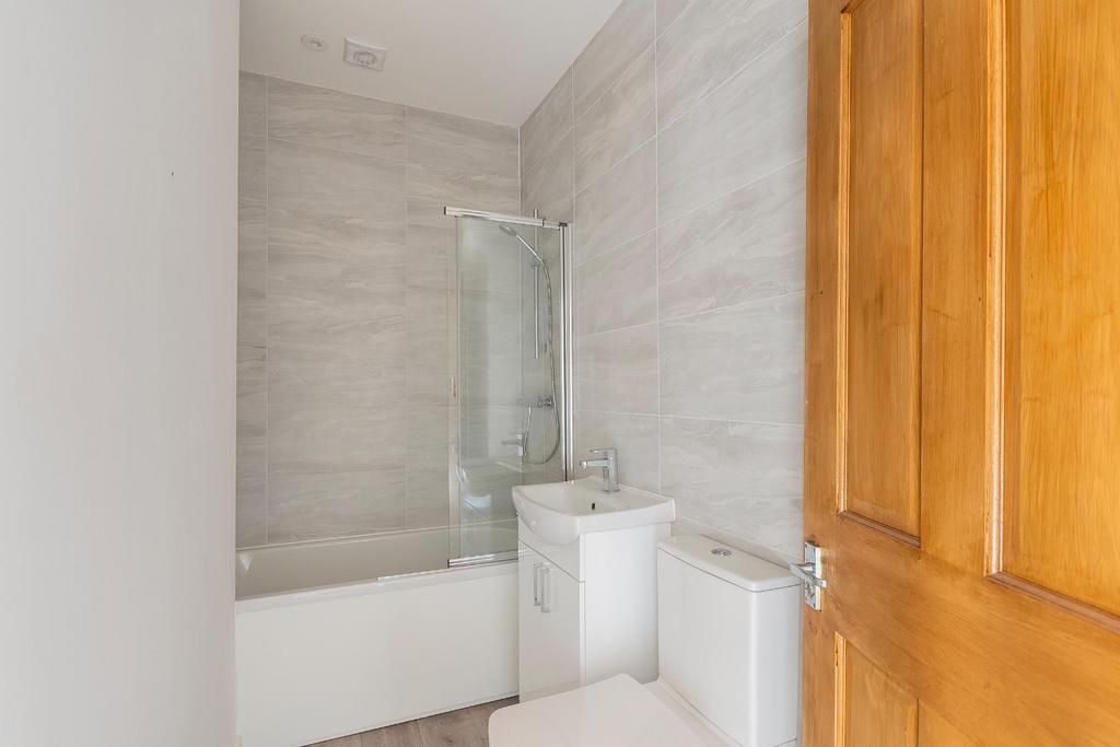 6 C4 HASG - Bathroom B.jpg