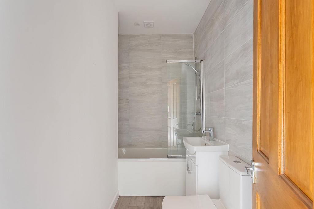 6 C4 HASG - Bathroom C.jpg