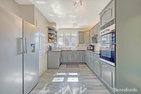 33 Wrexham Road, Romford, RM3 9HH