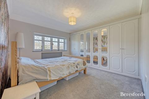 33 Wrexham Road, Romford, RM3 9HH
