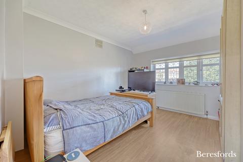 33 Wrexham Road, Romford, RM3 9HH