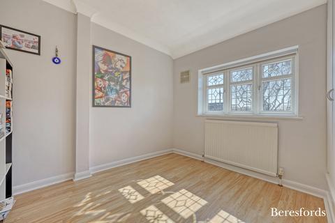 33 Wrexham Road, Romford, RM3 9HH