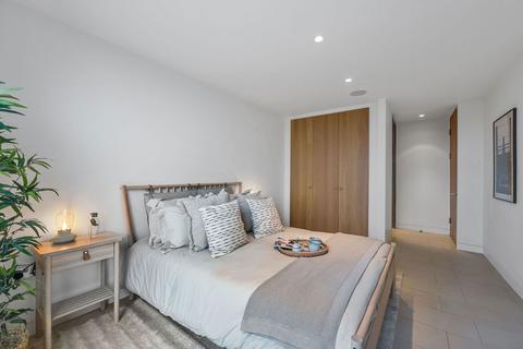 3 bedroom flat to rent, Oval Road, NW1