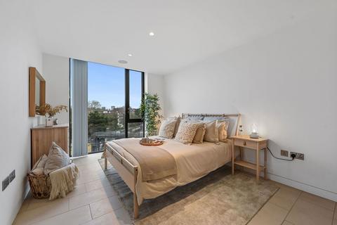 3 bedroom flat to rent, Oval Road, NW1