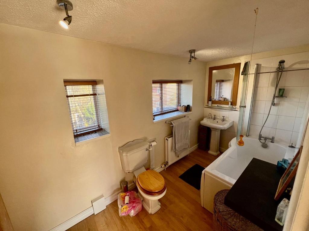 Bathroom.jpg