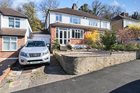 89 Mead Way, Coulsdon, CR5 1PQ