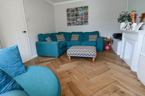 89 Mead Way, Coulsdon, CR5 1PQ