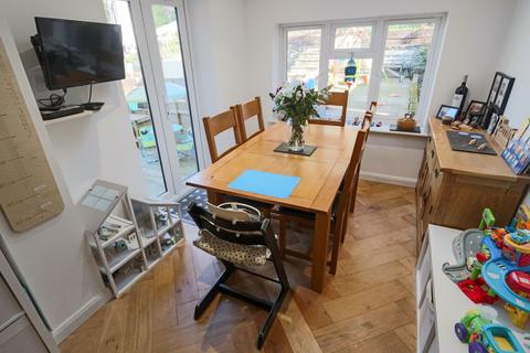 89 Mead Way, Coulsdon, CR5 1PQ