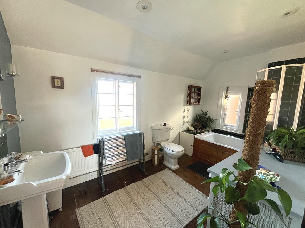 Bathroom.JPG