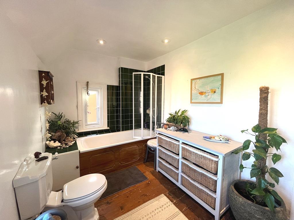 Bathroom (1).JPG