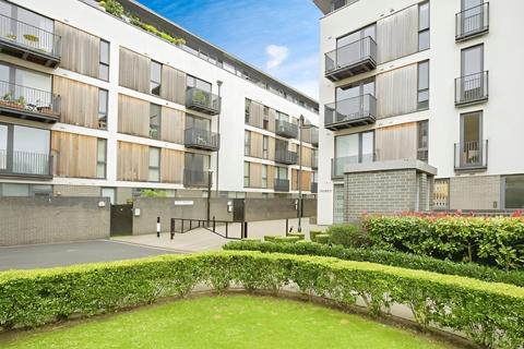 3 bedroom flat to rent, City Walk London SE1