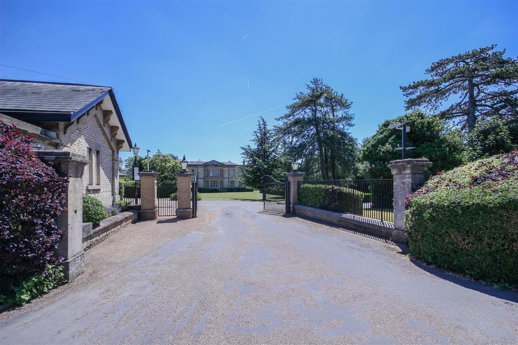 GATED ENTRANCE.jpg