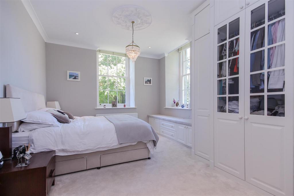PRINCIPAL BEDROOM.jpg