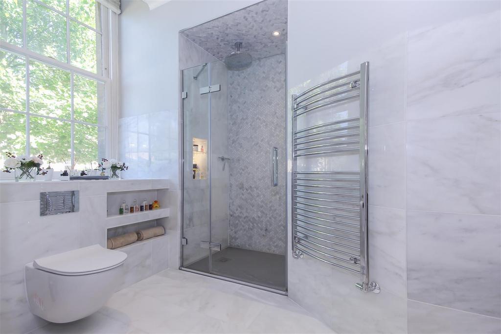 EN-SUITE SHOWER ROOM.jpg