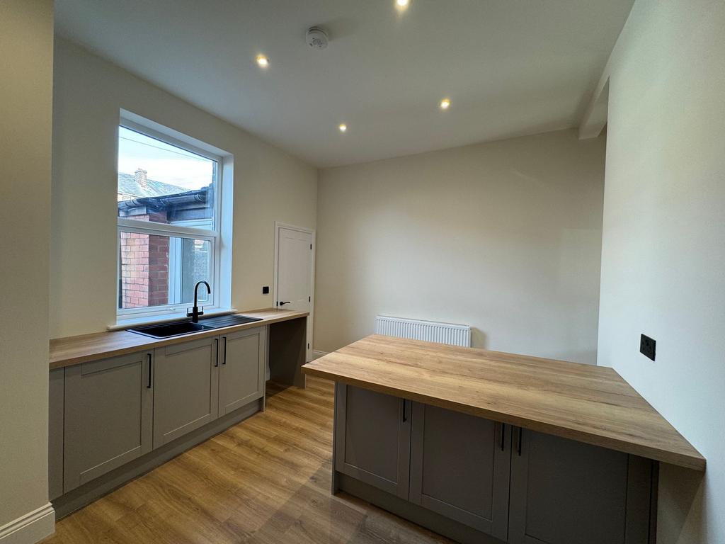 Dining kitchen