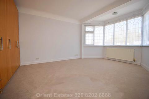 4 bedroom detached house for sale, Talbot Crescent, London