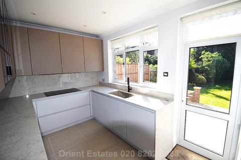 4 bedroom detached house for sale, Talbot Crescent, London