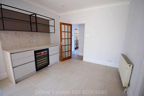 4 bedroom detached house for sale, Talbot Crescent, London