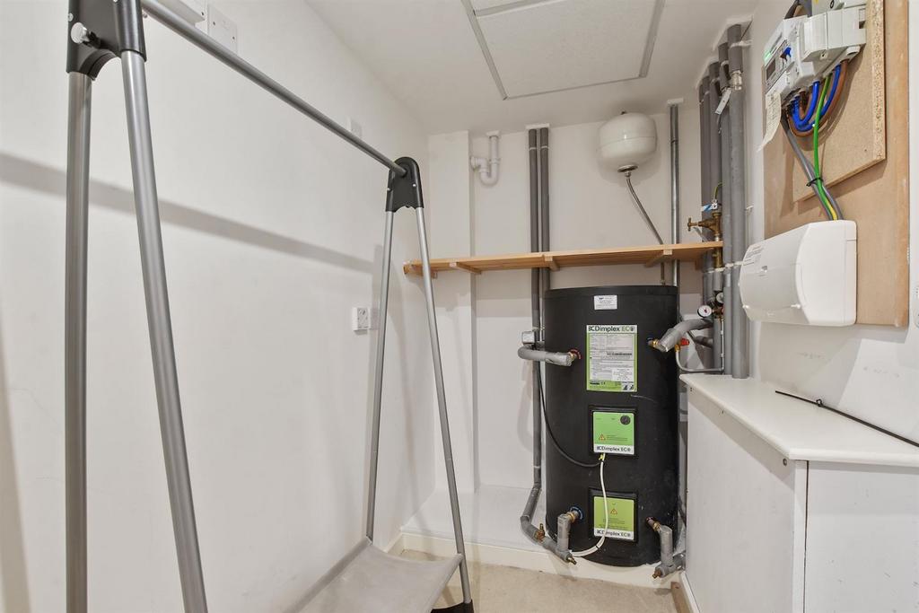 15-6b44 GCMCS - 15 Springhill House - Utility - Ori