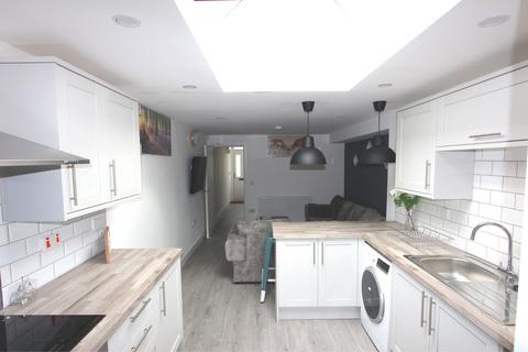 5 bedroom semi-detached house to rent, Oxford Street, Coventry CV1