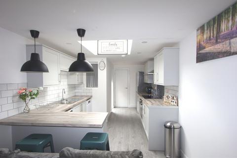 5 bedroom semi-detached house to rent, Oxford Street, Coventry CV1