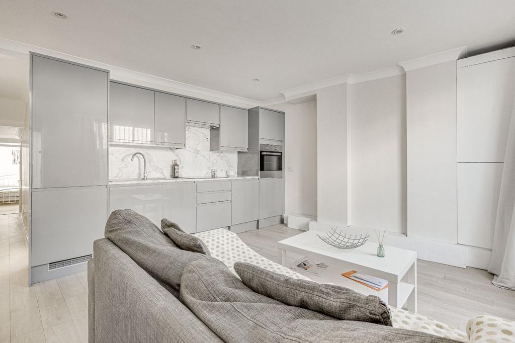 Kitchen/ Living