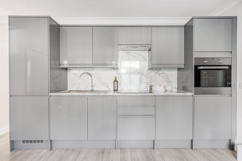 2 bedroom flat to rent, Walham Grove, London