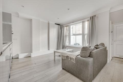 2 bedroom flat to rent, Walham Grove, London