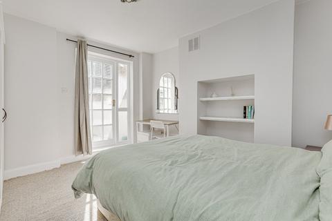 2 bedroom flat to rent, Walham Grove, London