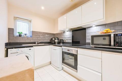 2 bedroom flat for sale, Hickman Avenue, Highams Park, London, E4