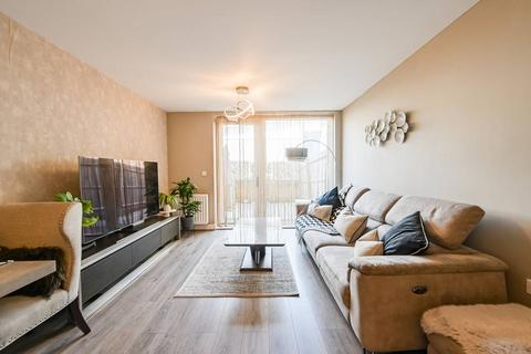 2 bedroom flat for sale, Hickman Avenue, Highams Park, London, E4