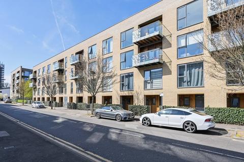 2 bedroom flat for sale, Hickman Avenue, Highams Park, London, E4