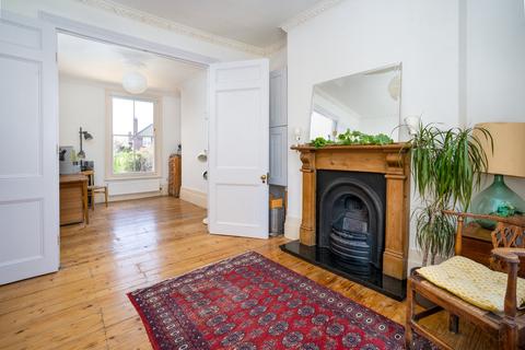 80 Lansdowne Drive, London, E8 3ER
