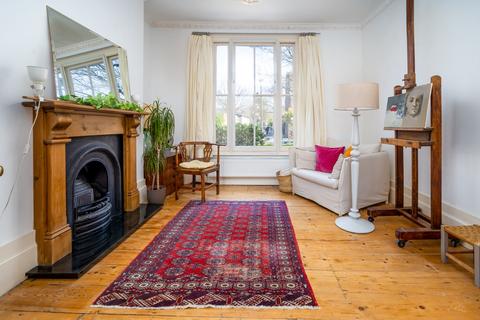 80 Lansdowne Drive, London, E8 3ER