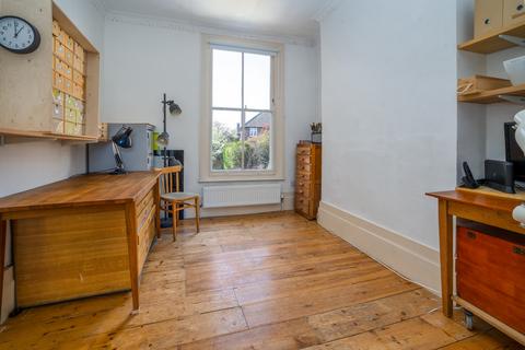 80 Lansdowne Drive, London, E8 3ER