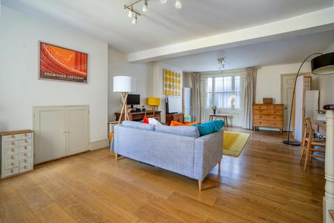 80 Lansdowne Drive, London, E8 3ER