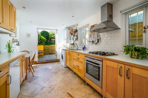 80 Lansdowne Drive, London, E8 3ER