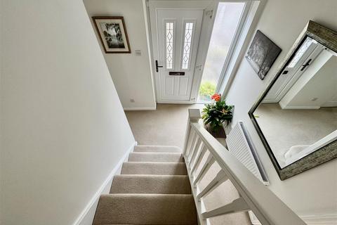 4 bedroom detached house for sale, Helted Way, Almondbury, Huddersfield, HD5 8XZ